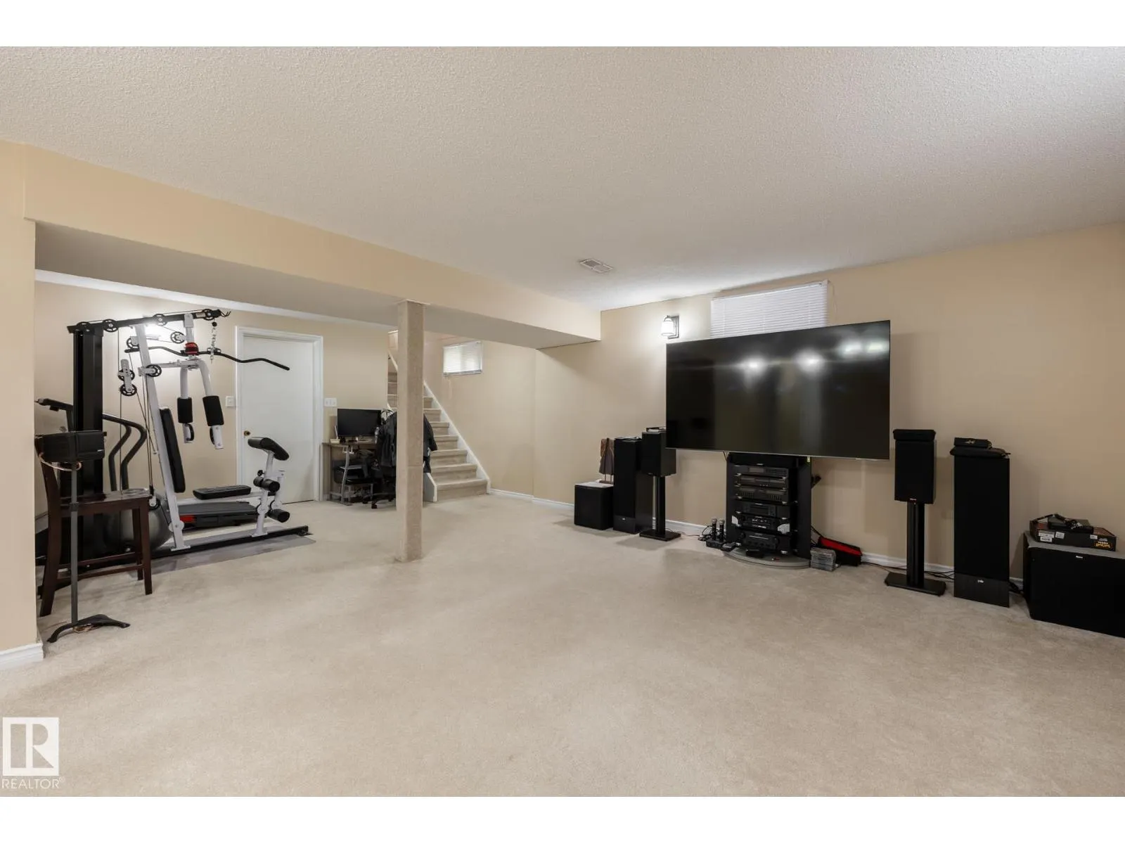 15707 92 AV NW
