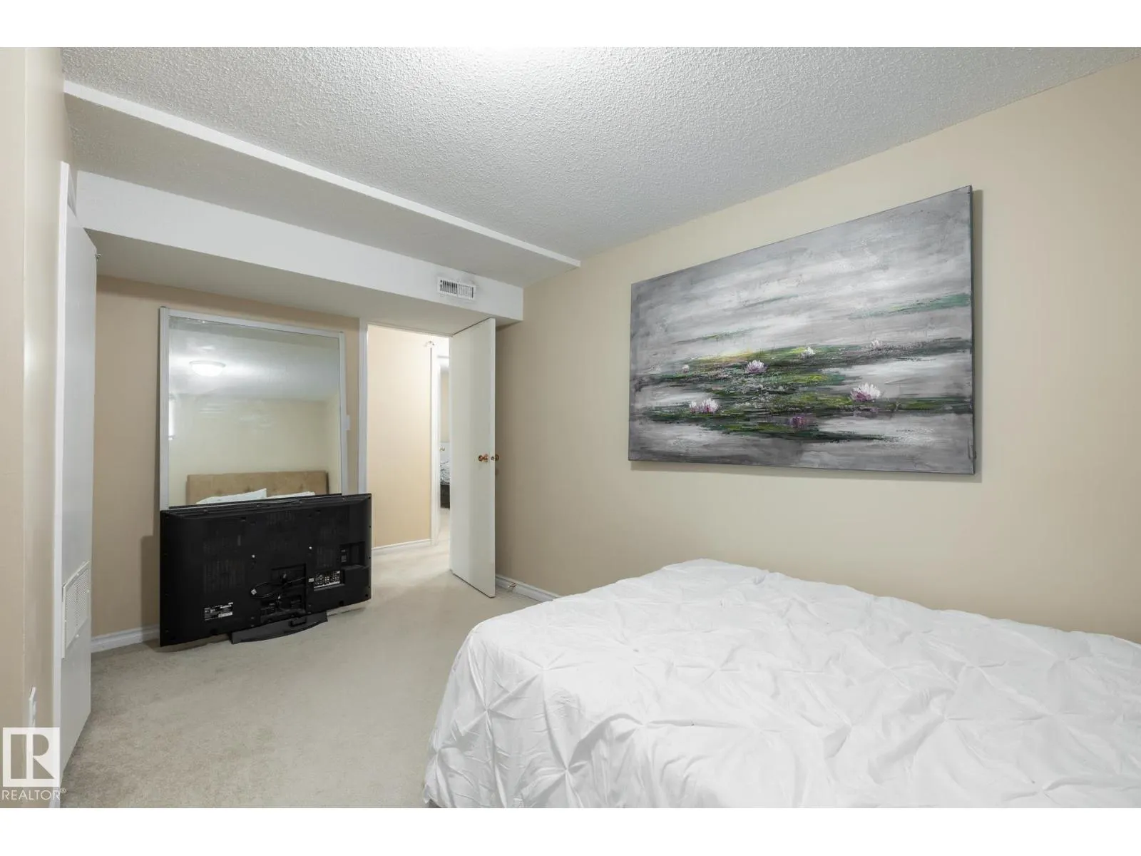 15707 92 AV NW