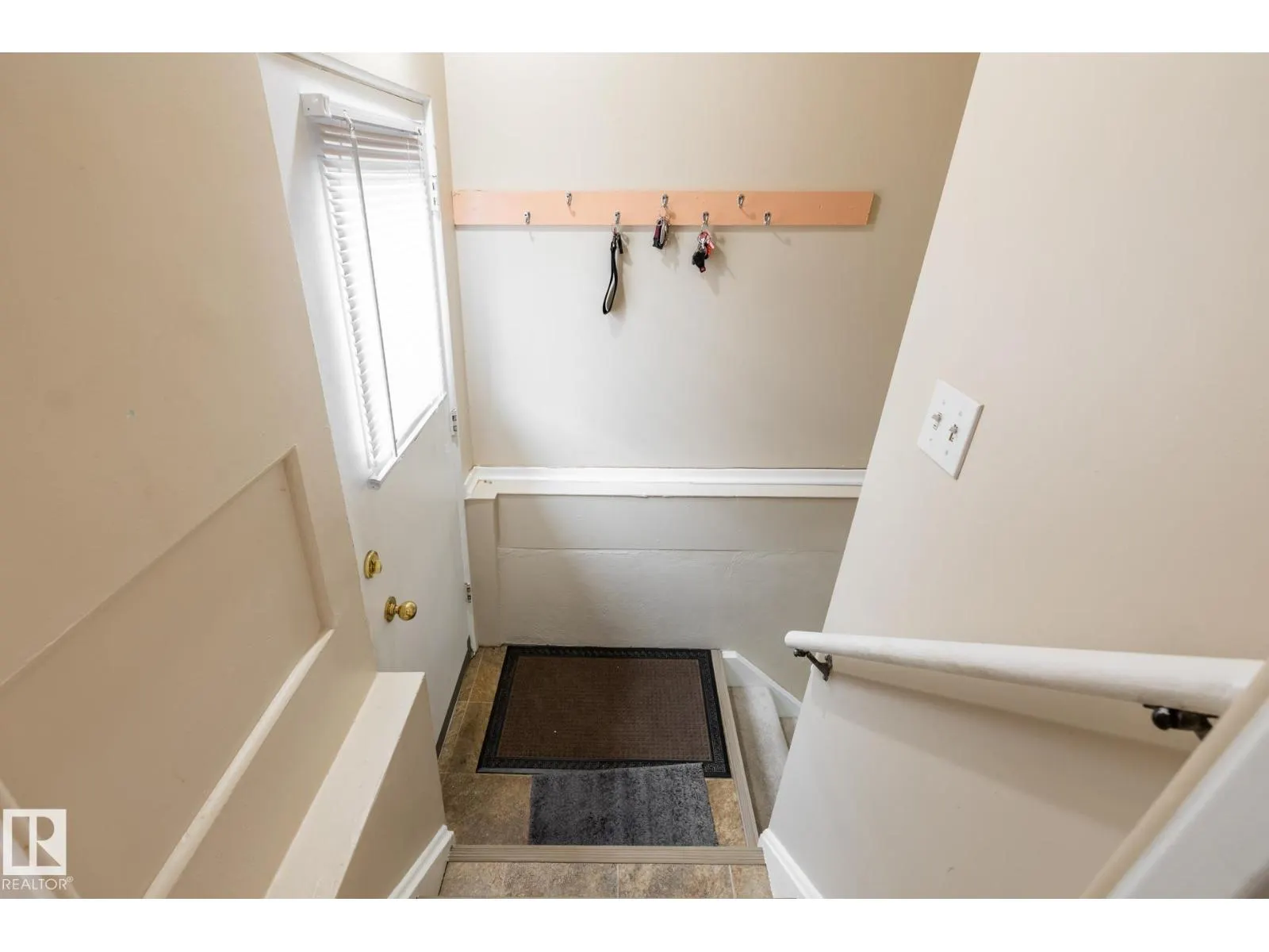 15707 92 AV NW