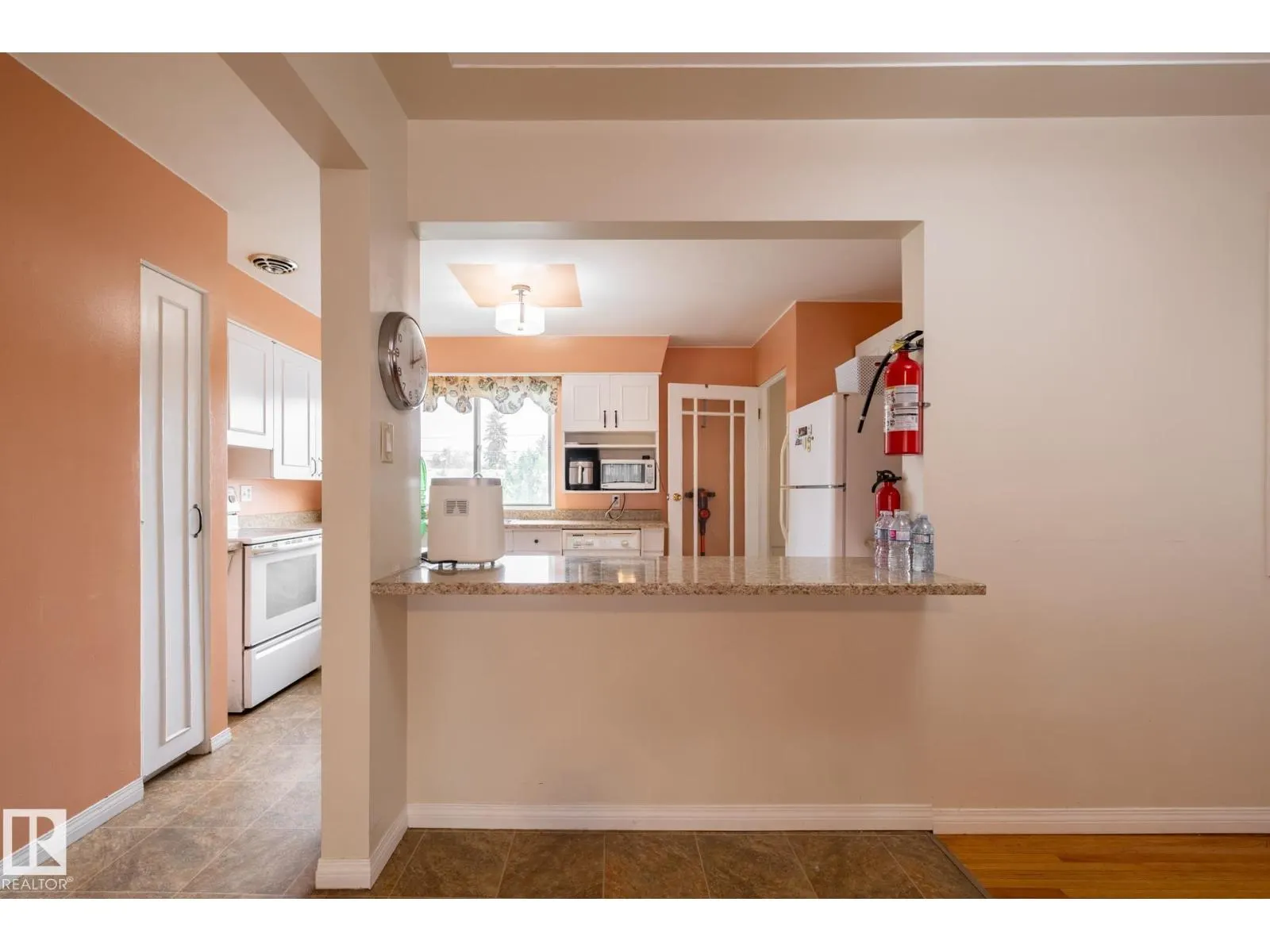 15707 92 AV NW
