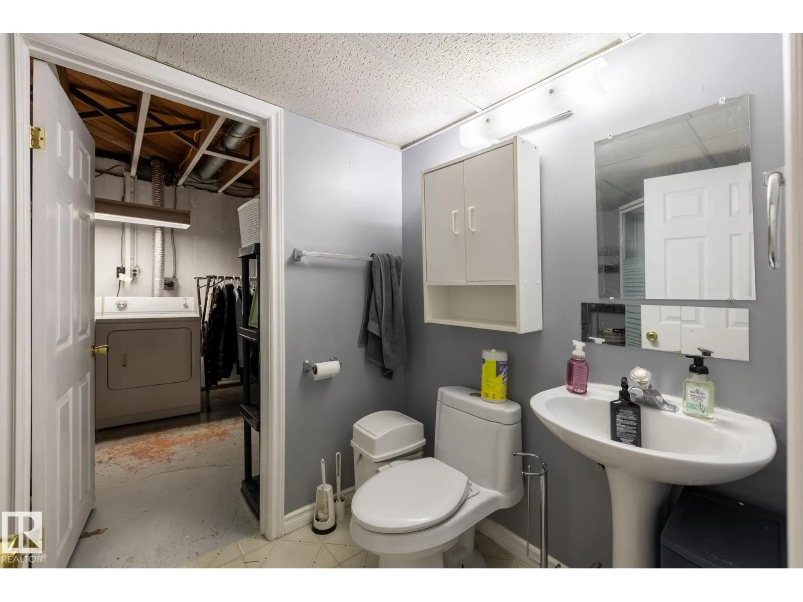 15707 92 AV NW
