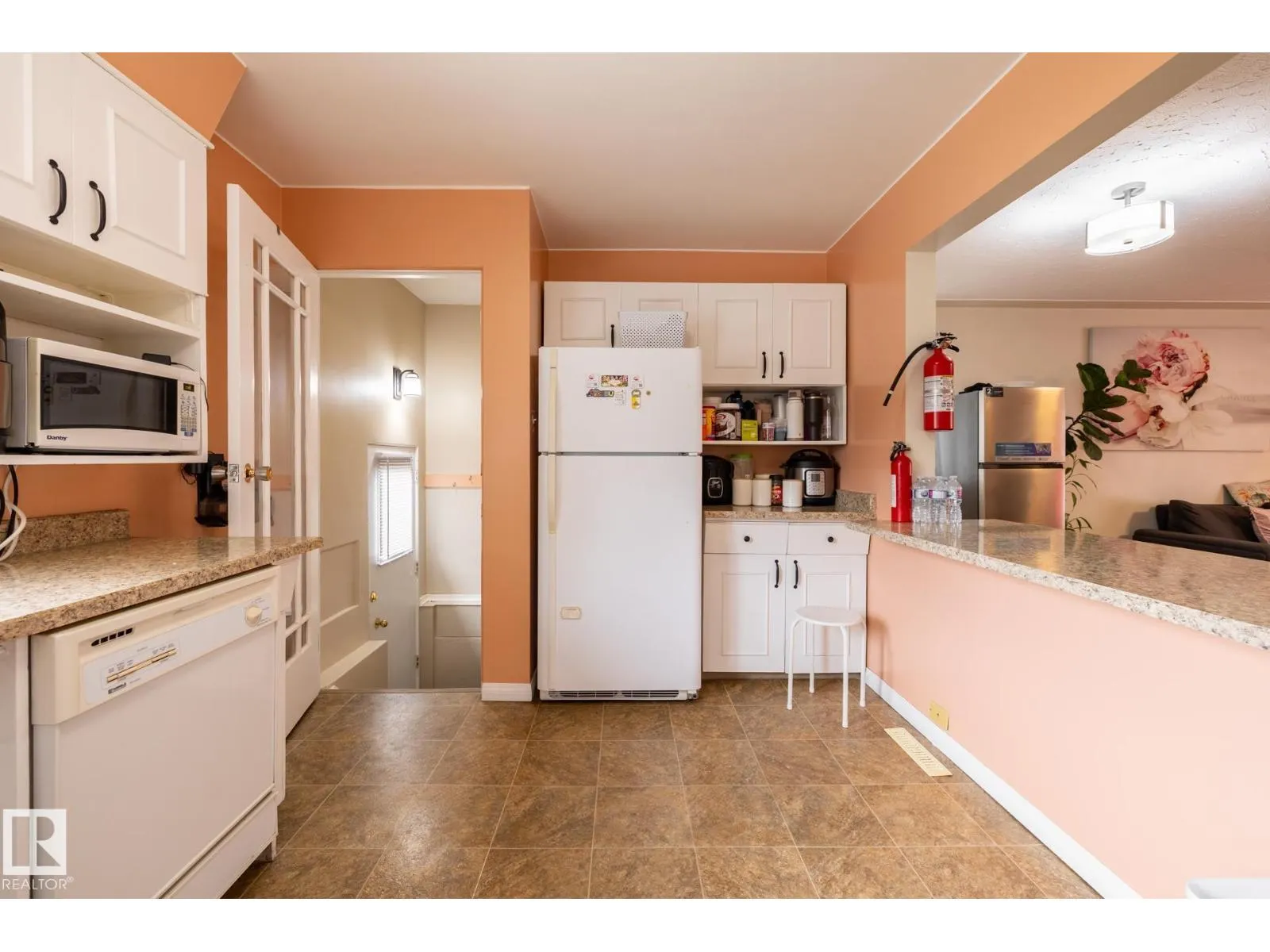 15707 92 AV NW