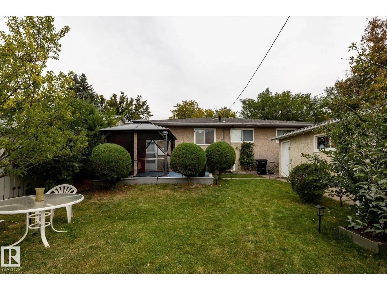 15707 92 AV NW