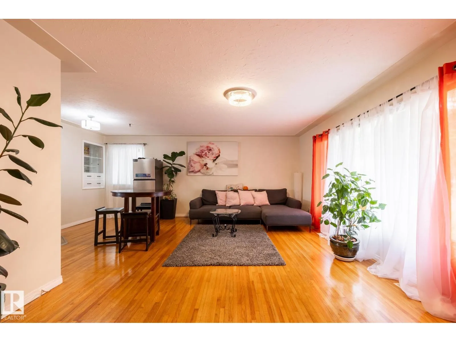 15707 92 AV NW