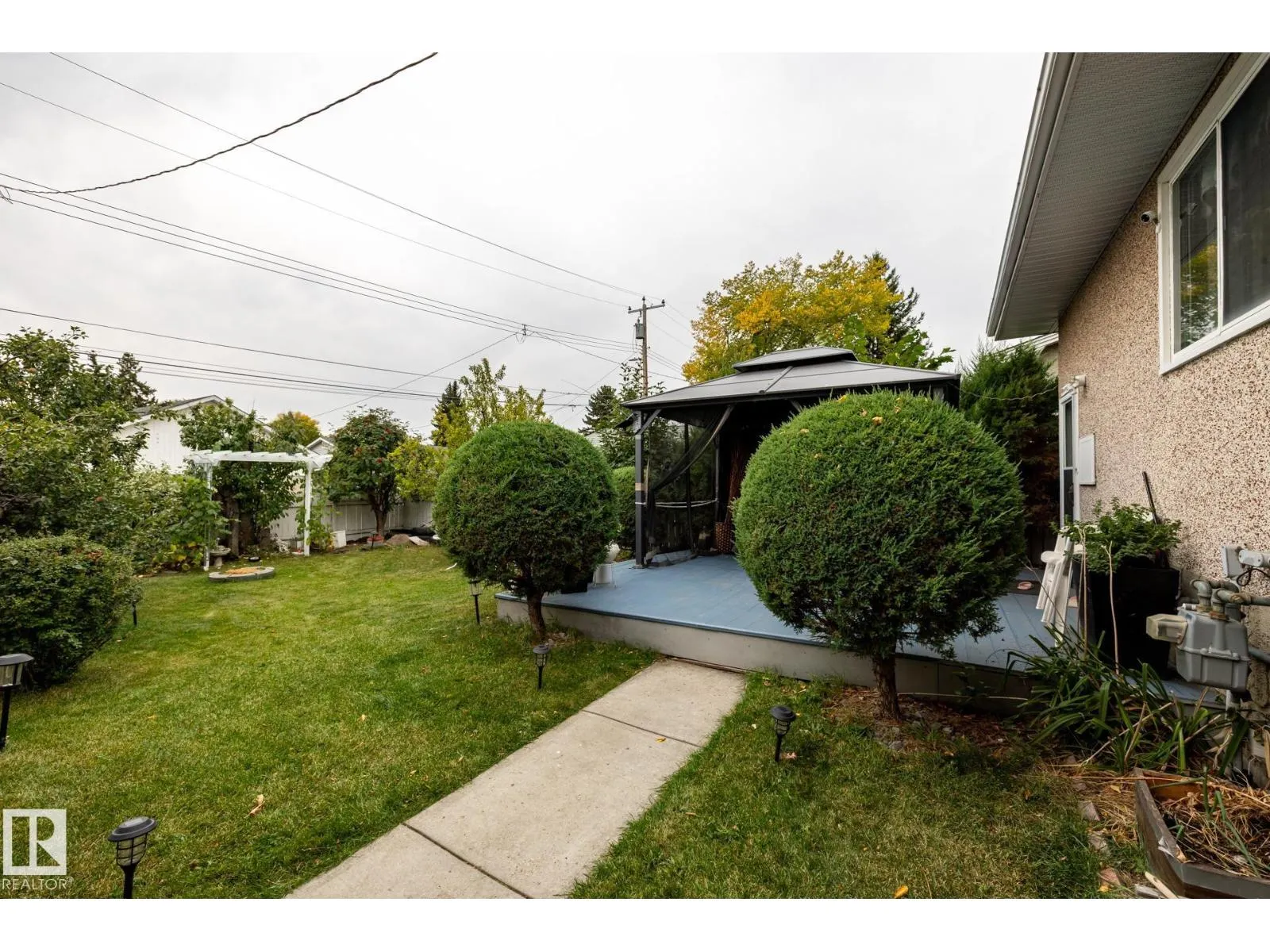 15707 92 AV NW