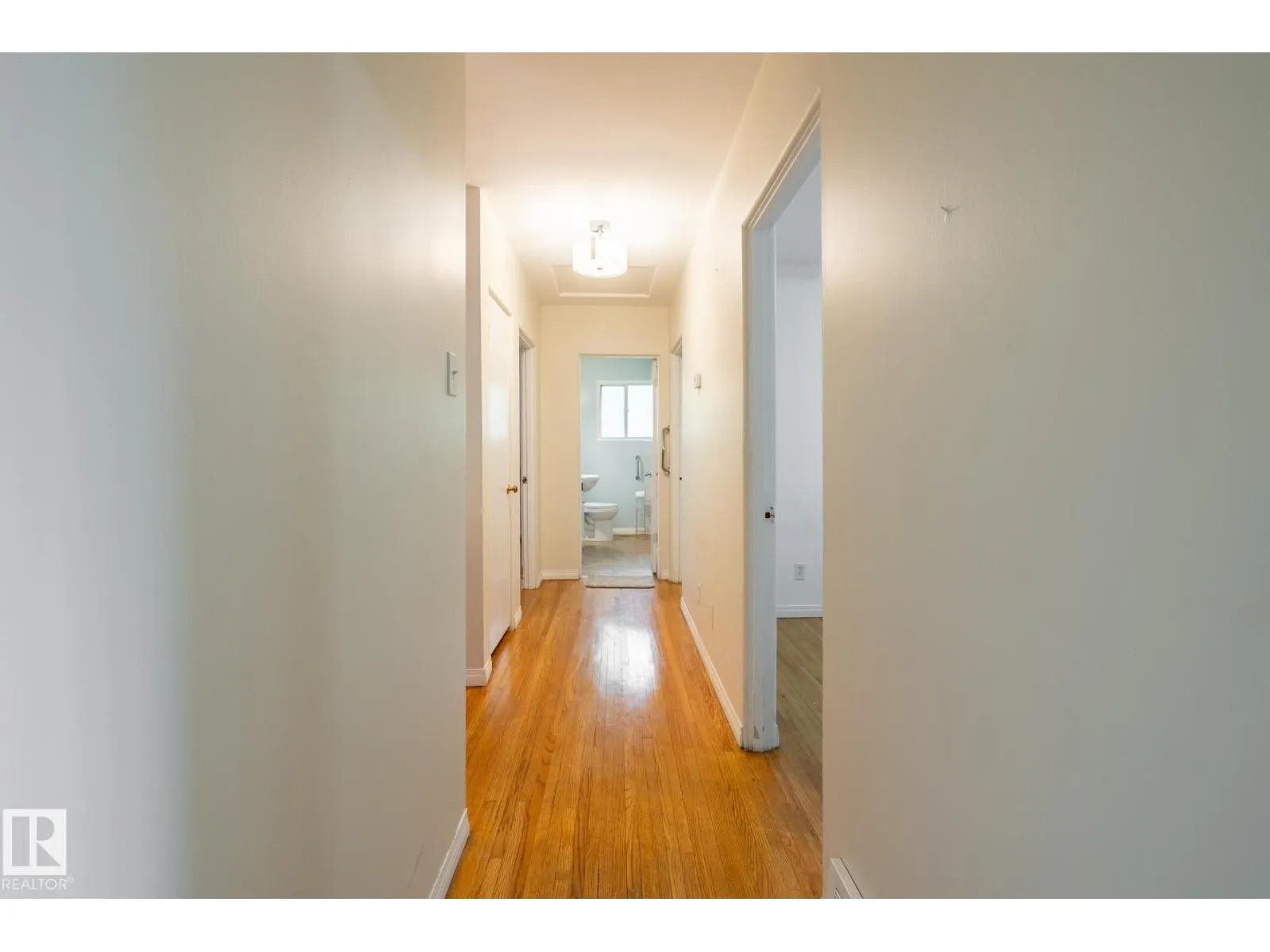 15707 92 AV NW