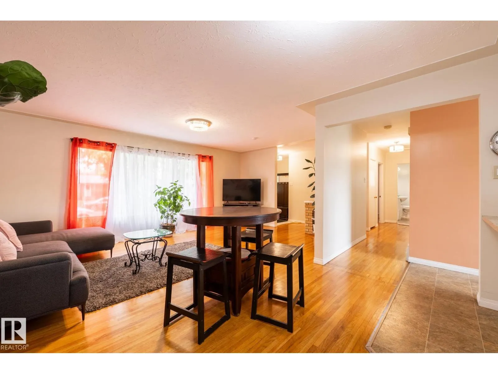 15707 92 AV NW