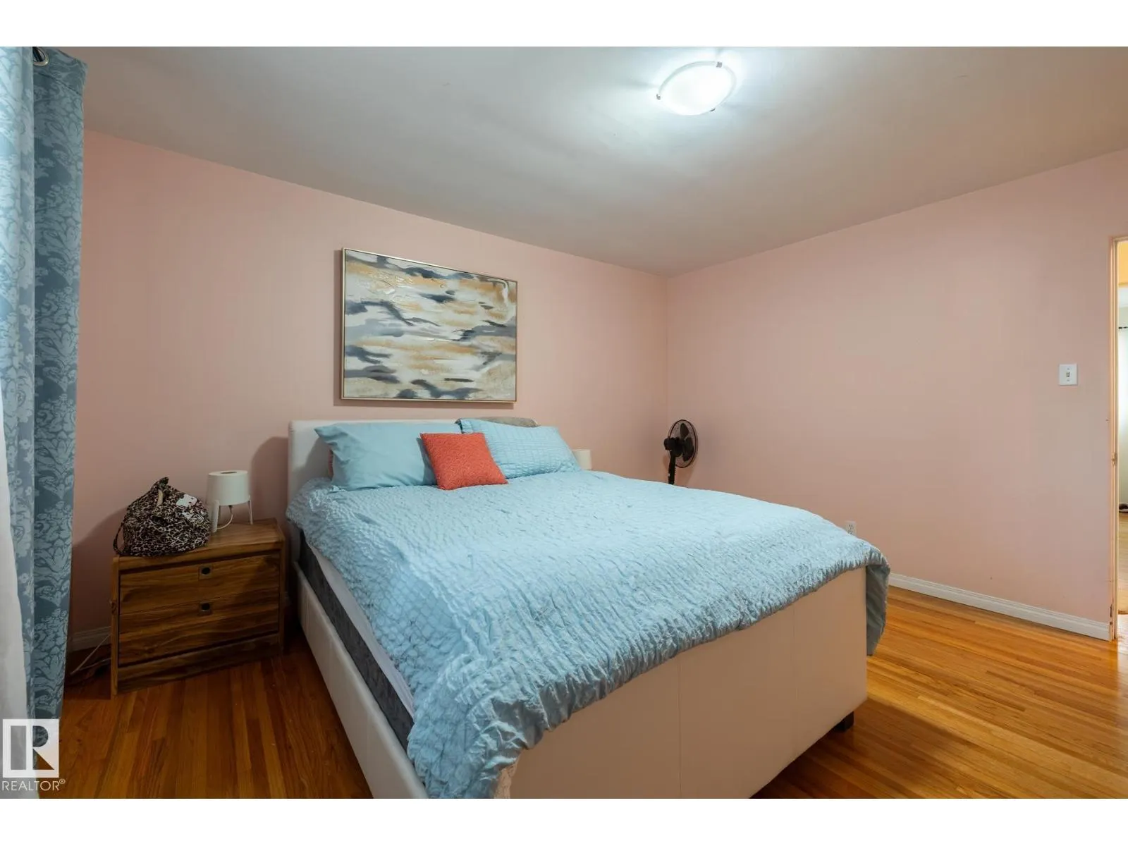 15707 92 AV NW