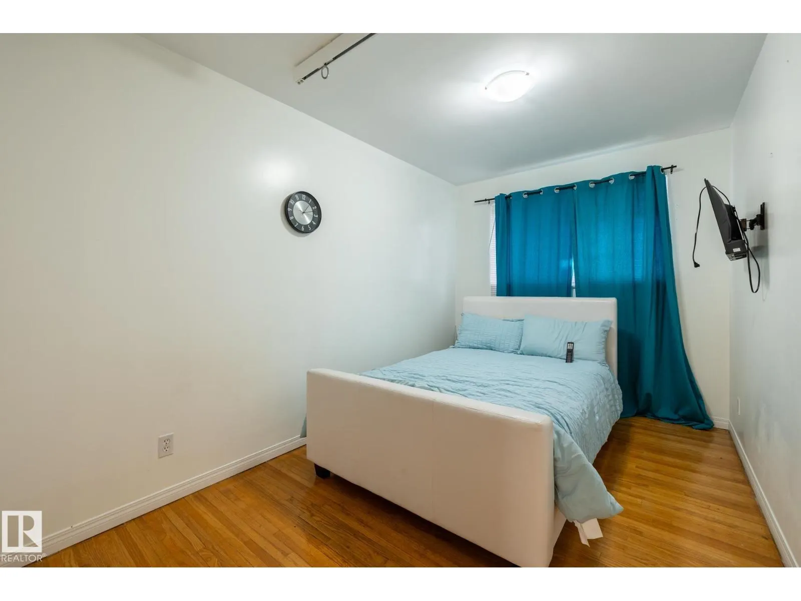 15707 92 AV NW