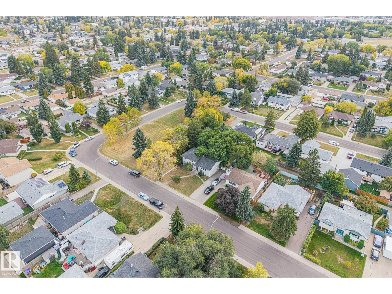 15913 94 AV NW