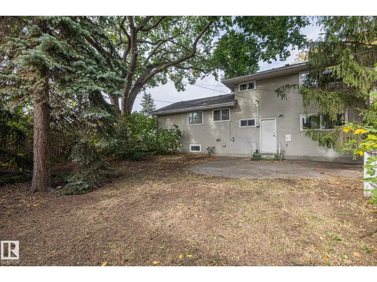 15913 94 AV NW