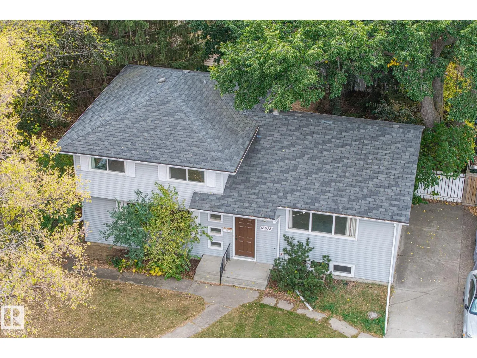 15913 94 AV NW