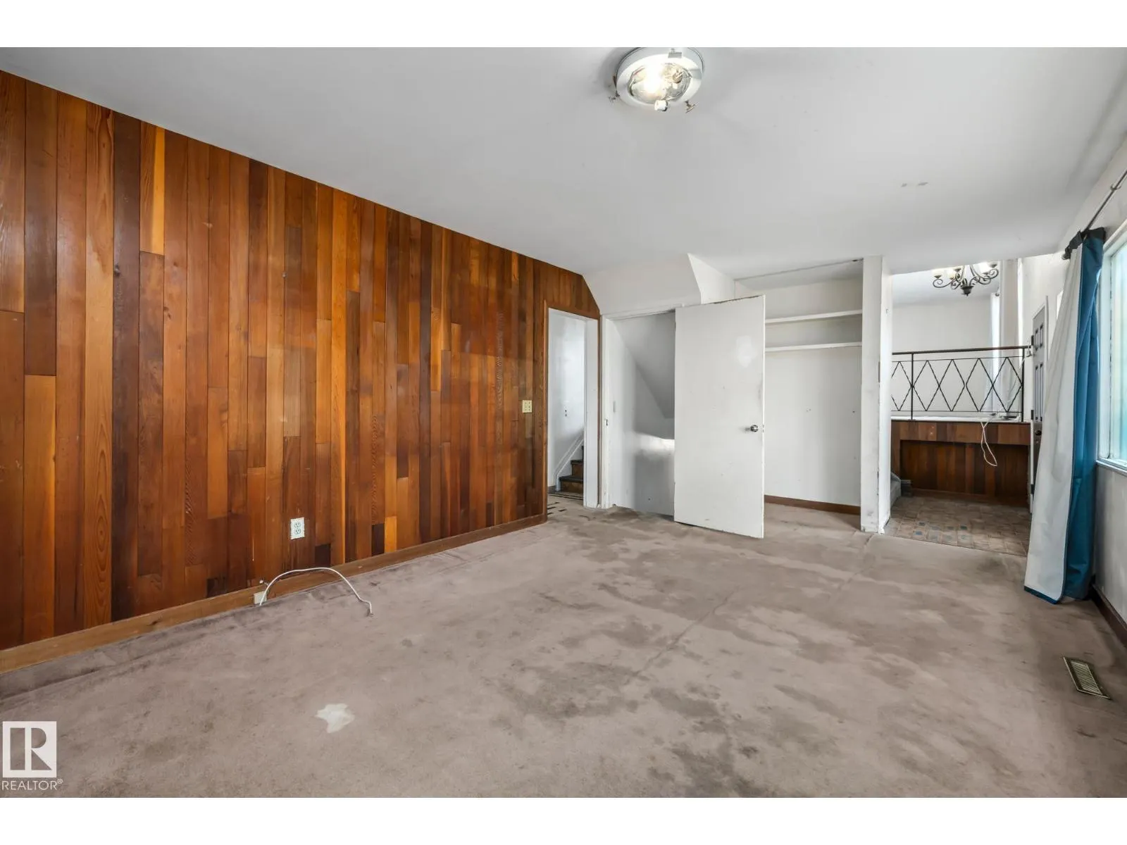 15913 94 AV NW