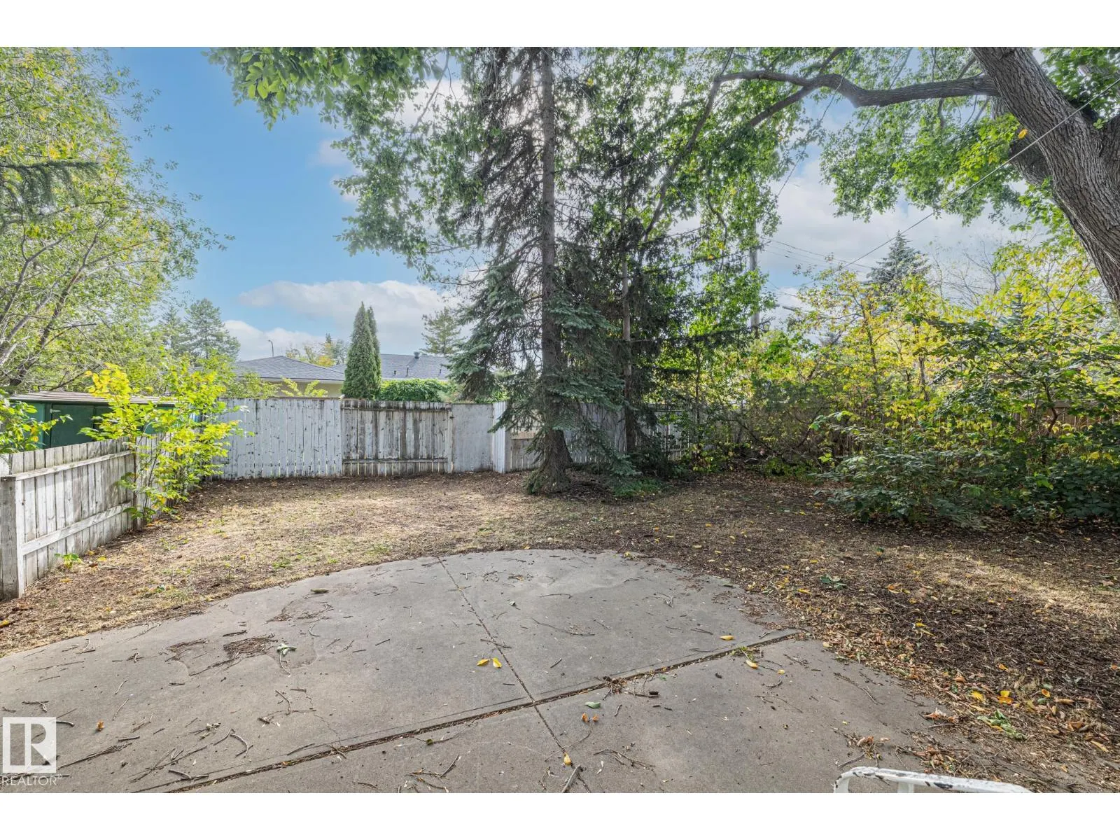 15913 94 AV NW