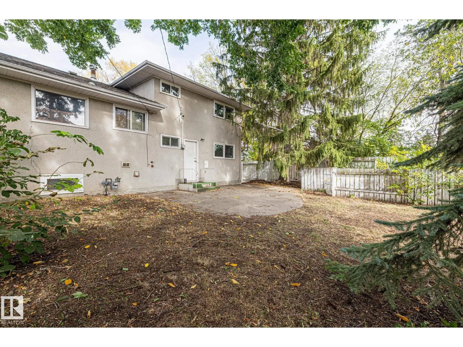 15913 94 AV NW