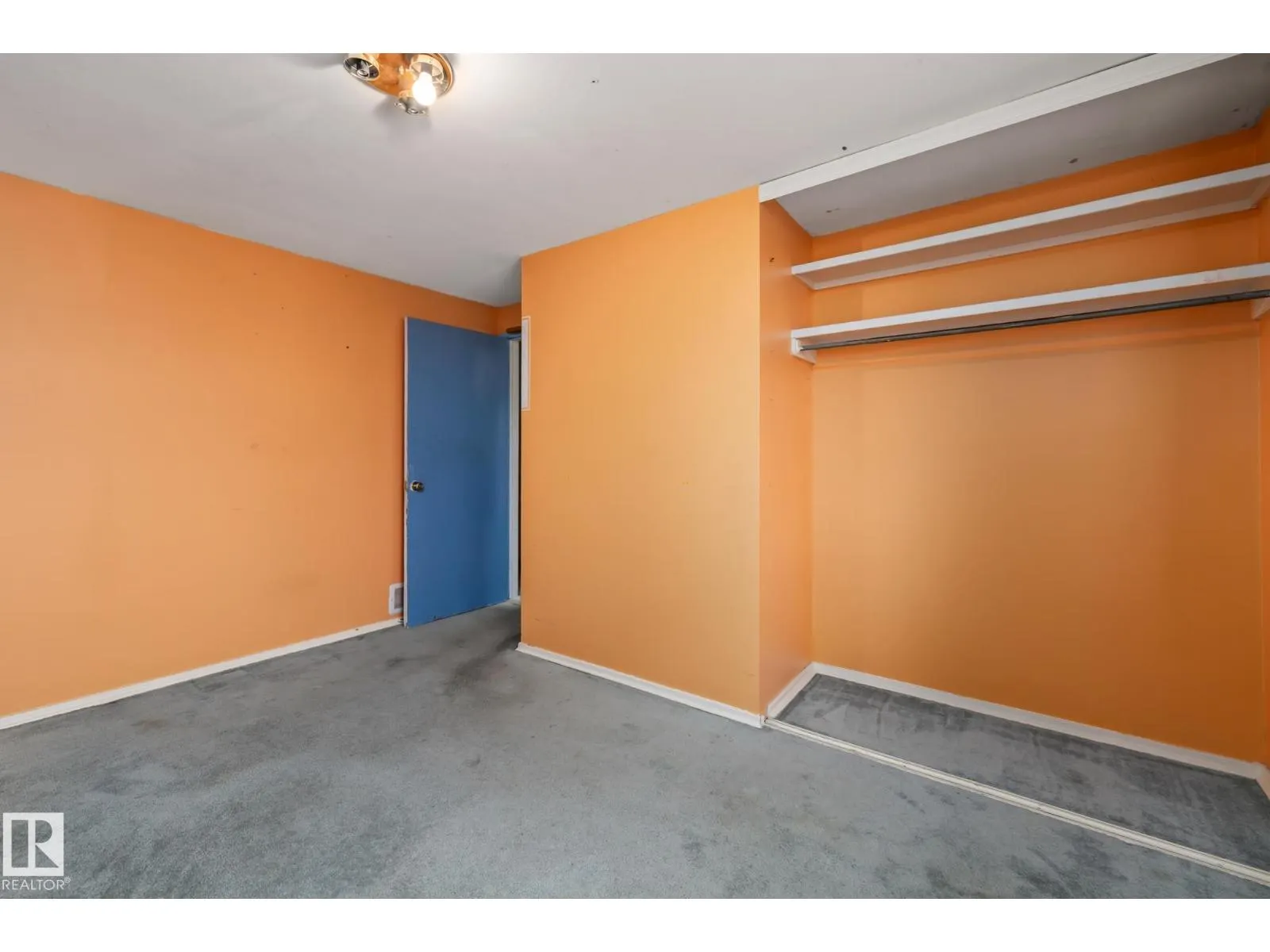 15913 94 AV NW