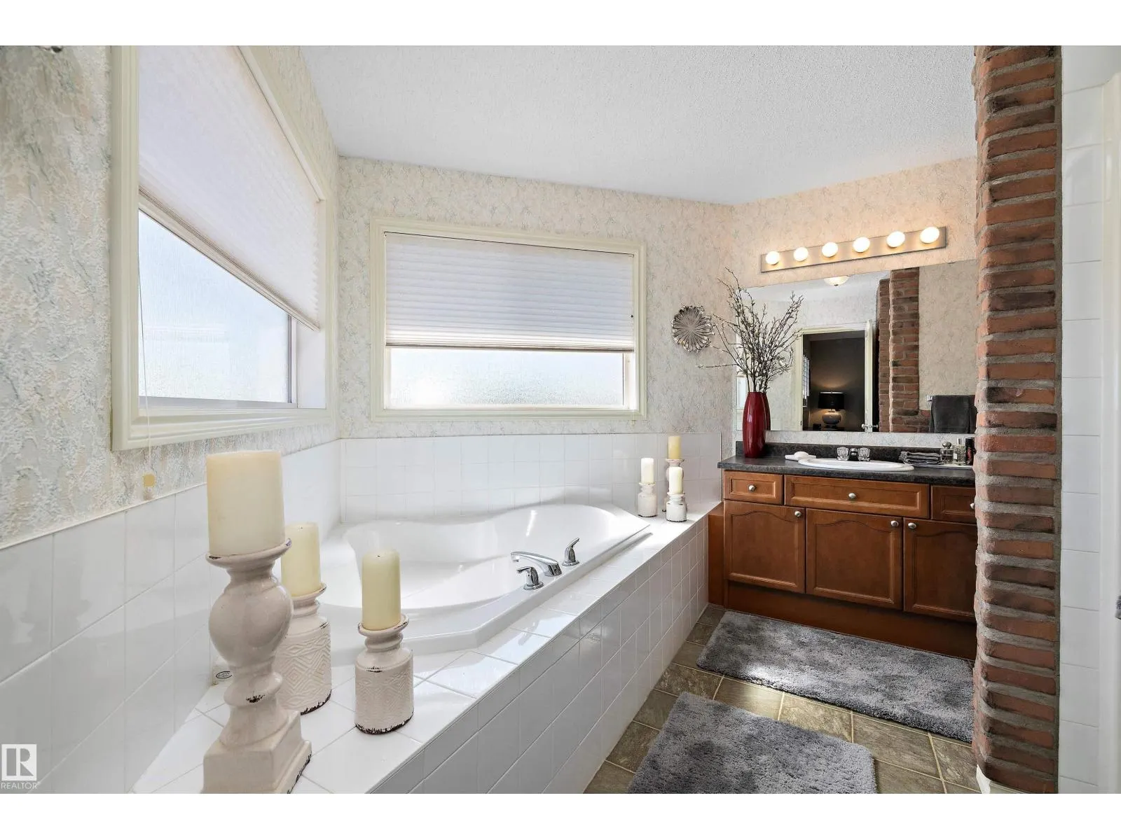 68 GREYSTONE CR