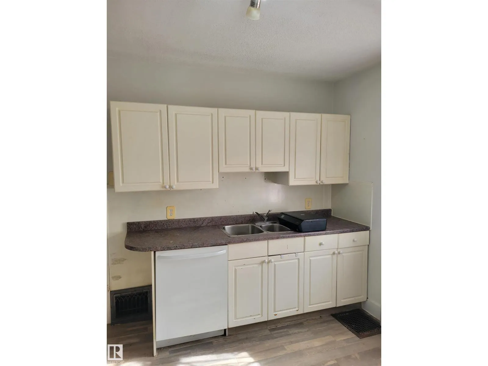 10822 107 ST NW
