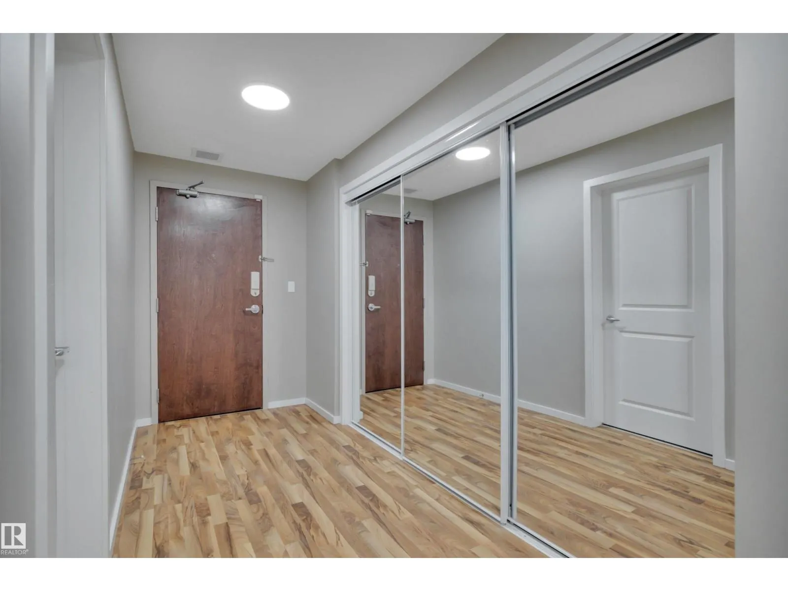 #201 9910 111 ST NW