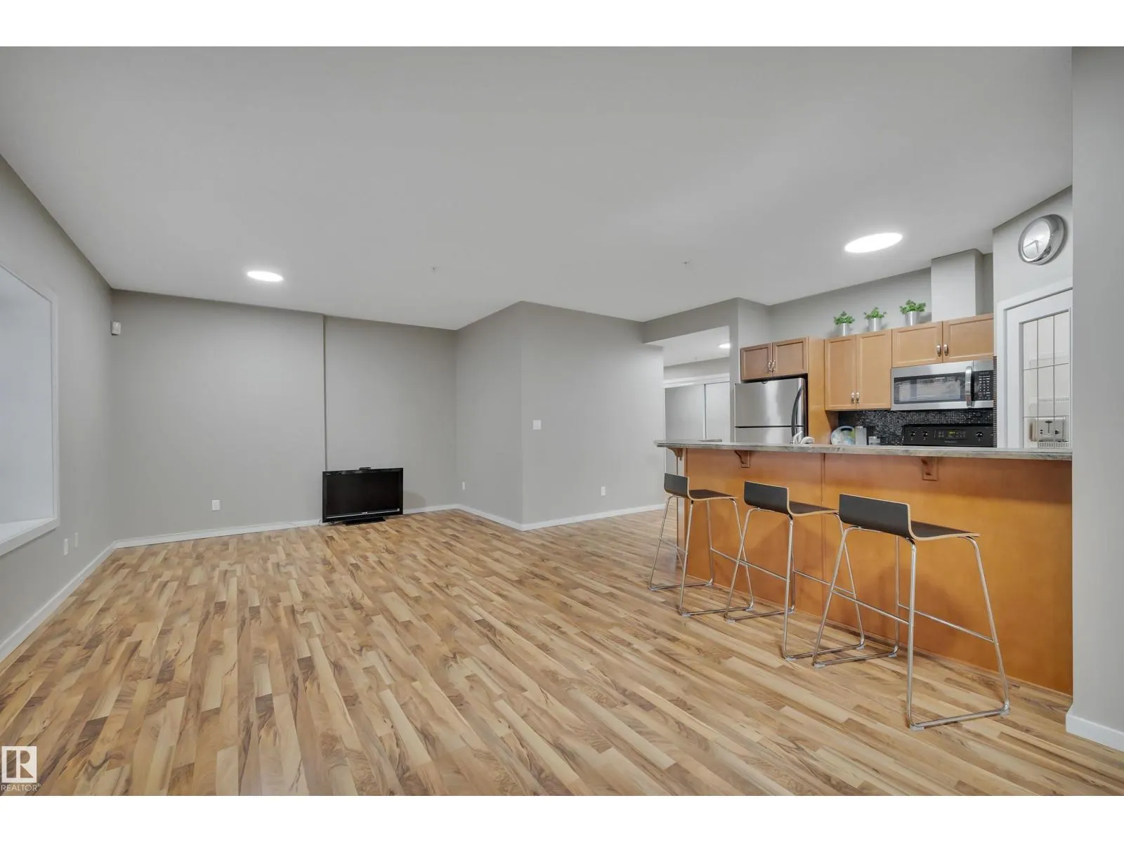 #201 9910 111 ST NW