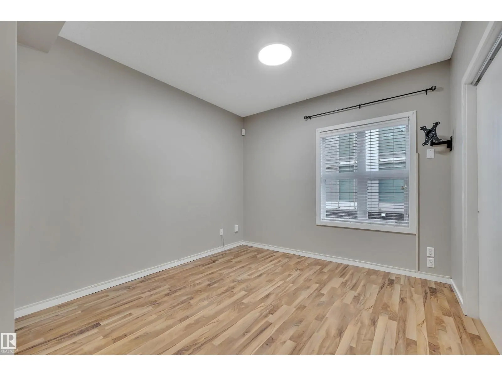 #201 9910 111 ST NW