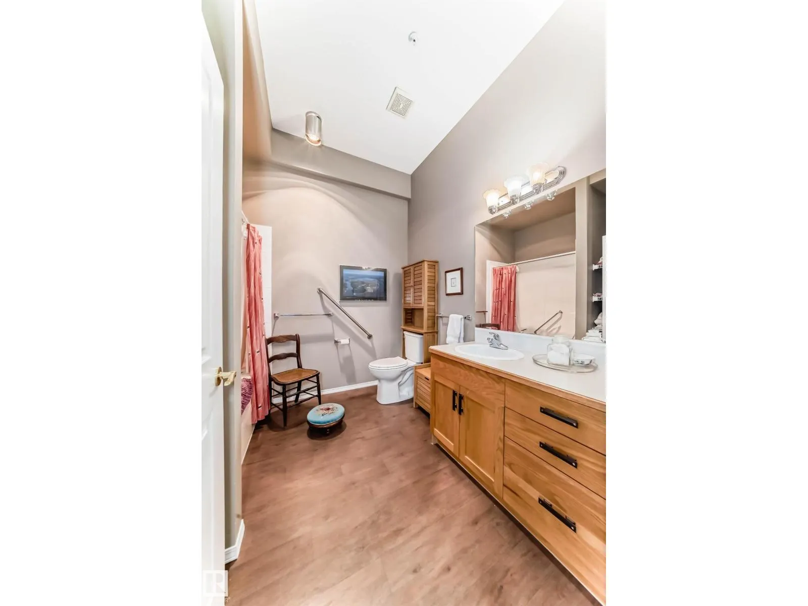 #134 78 MCKENNEY AV