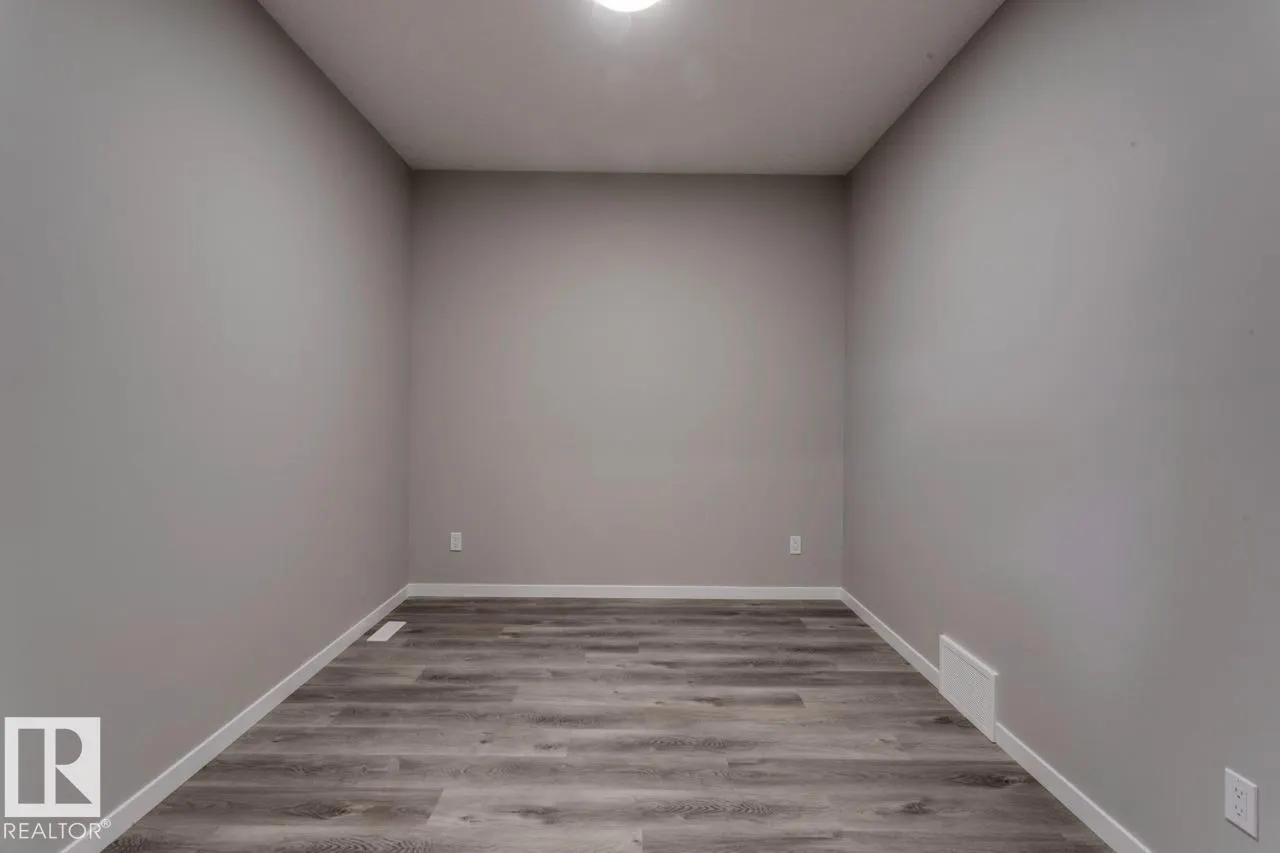 9483 228 ST NW