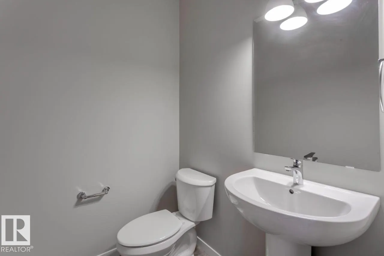 9483 228 ST NW
