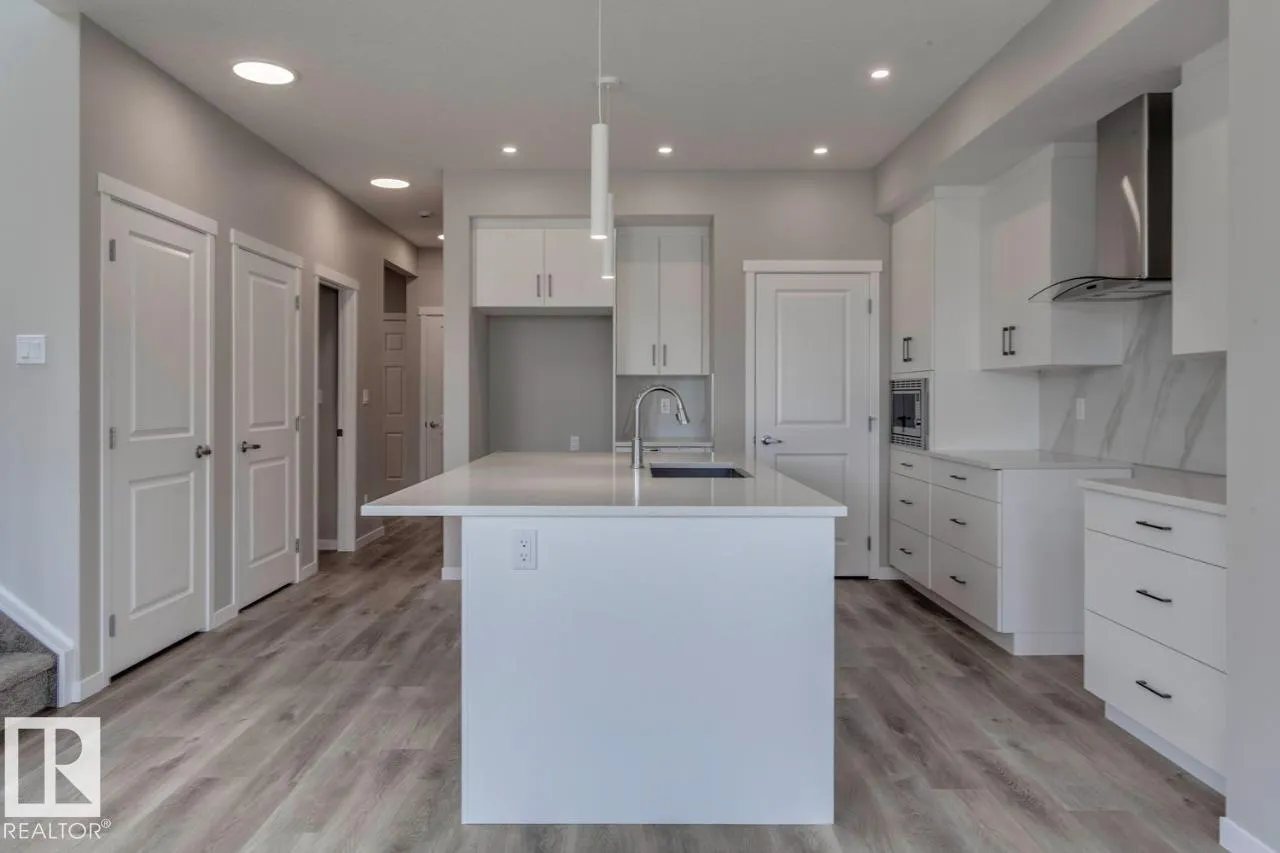 9483 228 ST NW