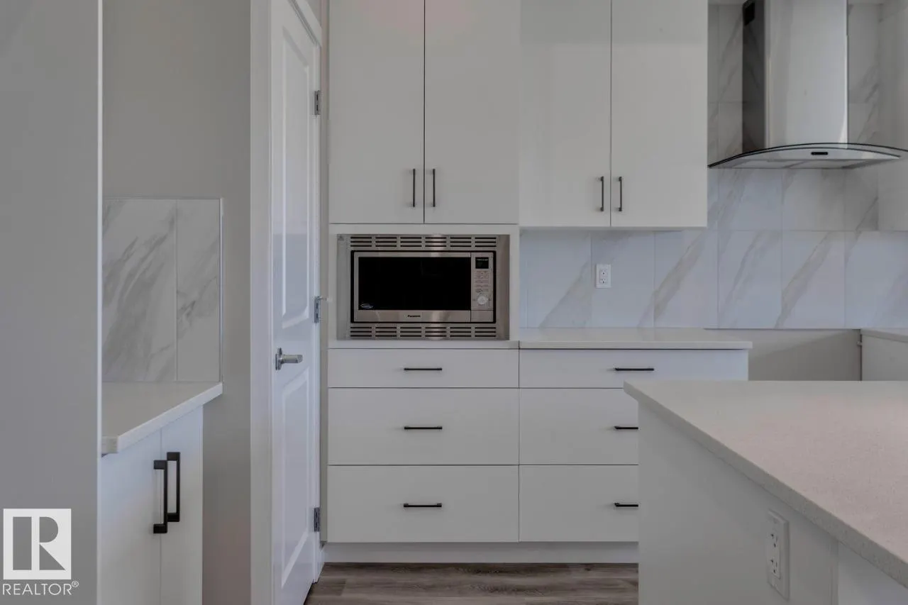 9483 228 ST NW
