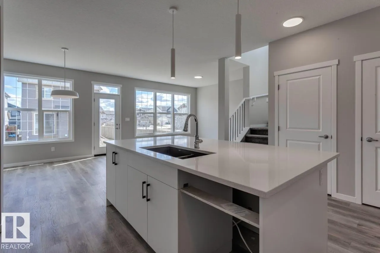 9483 228 ST NW