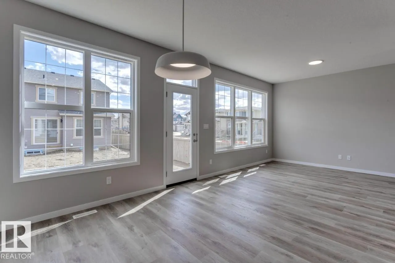 9483 228 ST NW