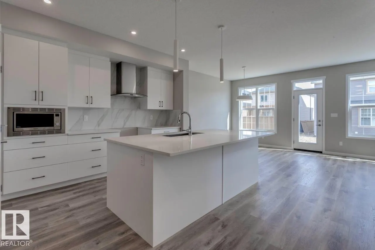 9483 228 ST NW