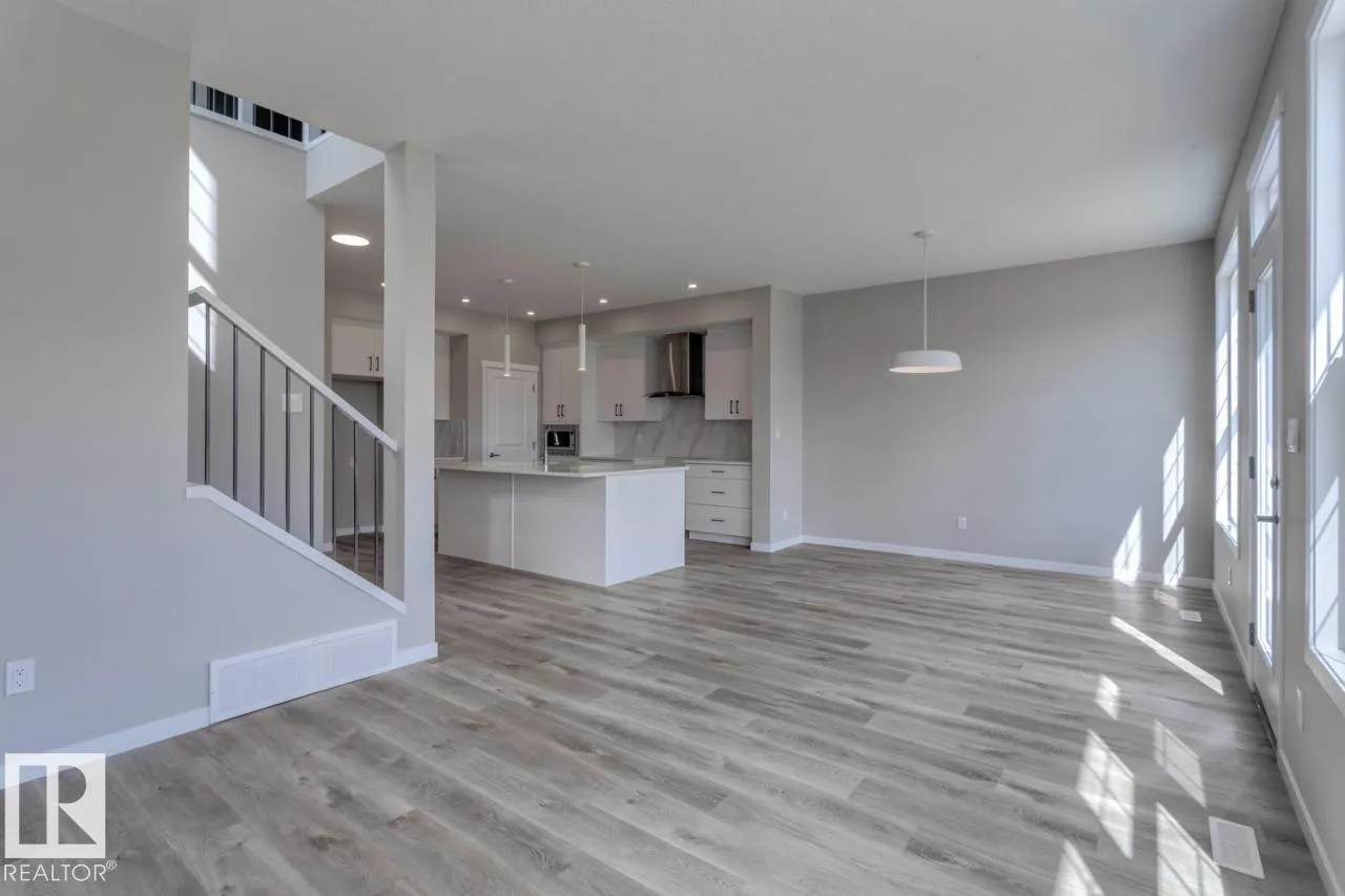 9483 228 ST NW