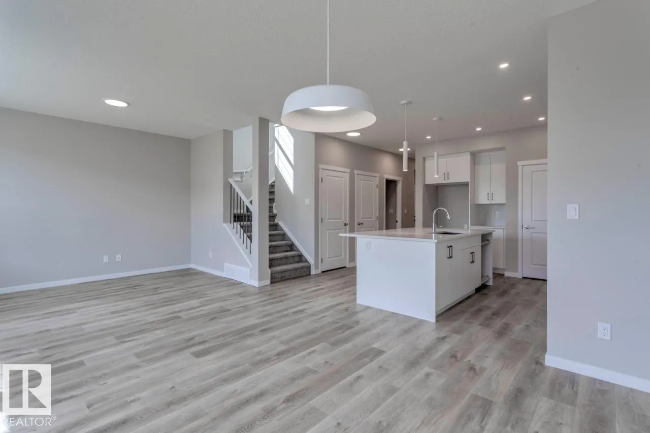9483 228 ST NW