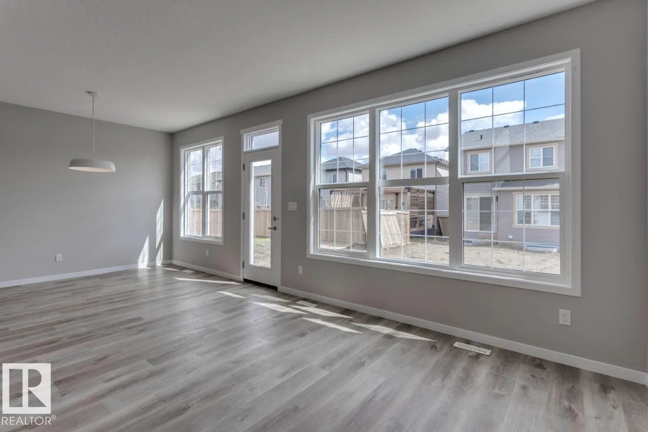 9483 228 ST NW