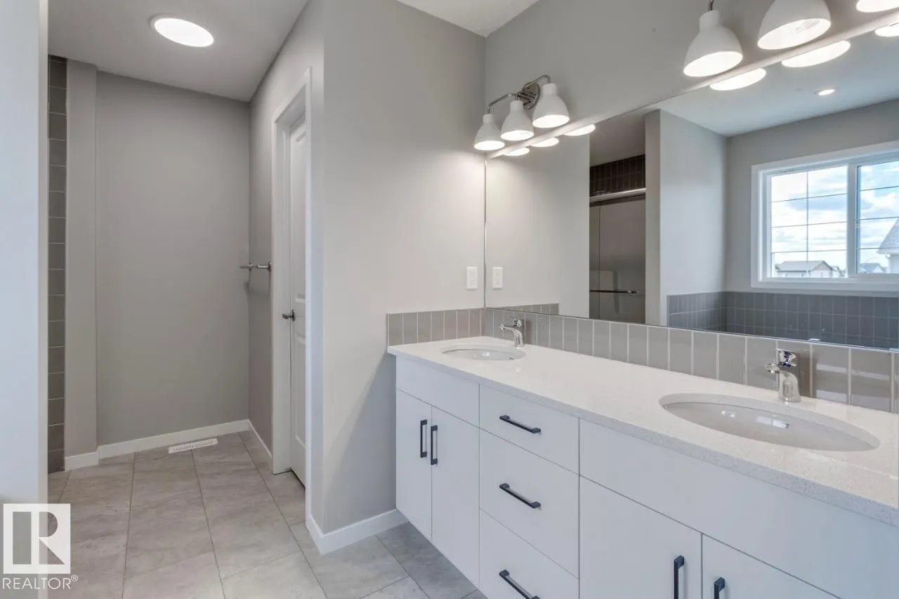9483 228 ST NW