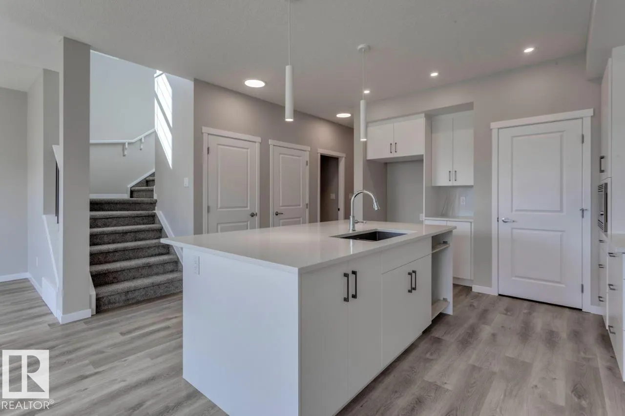 9483 228 ST NW