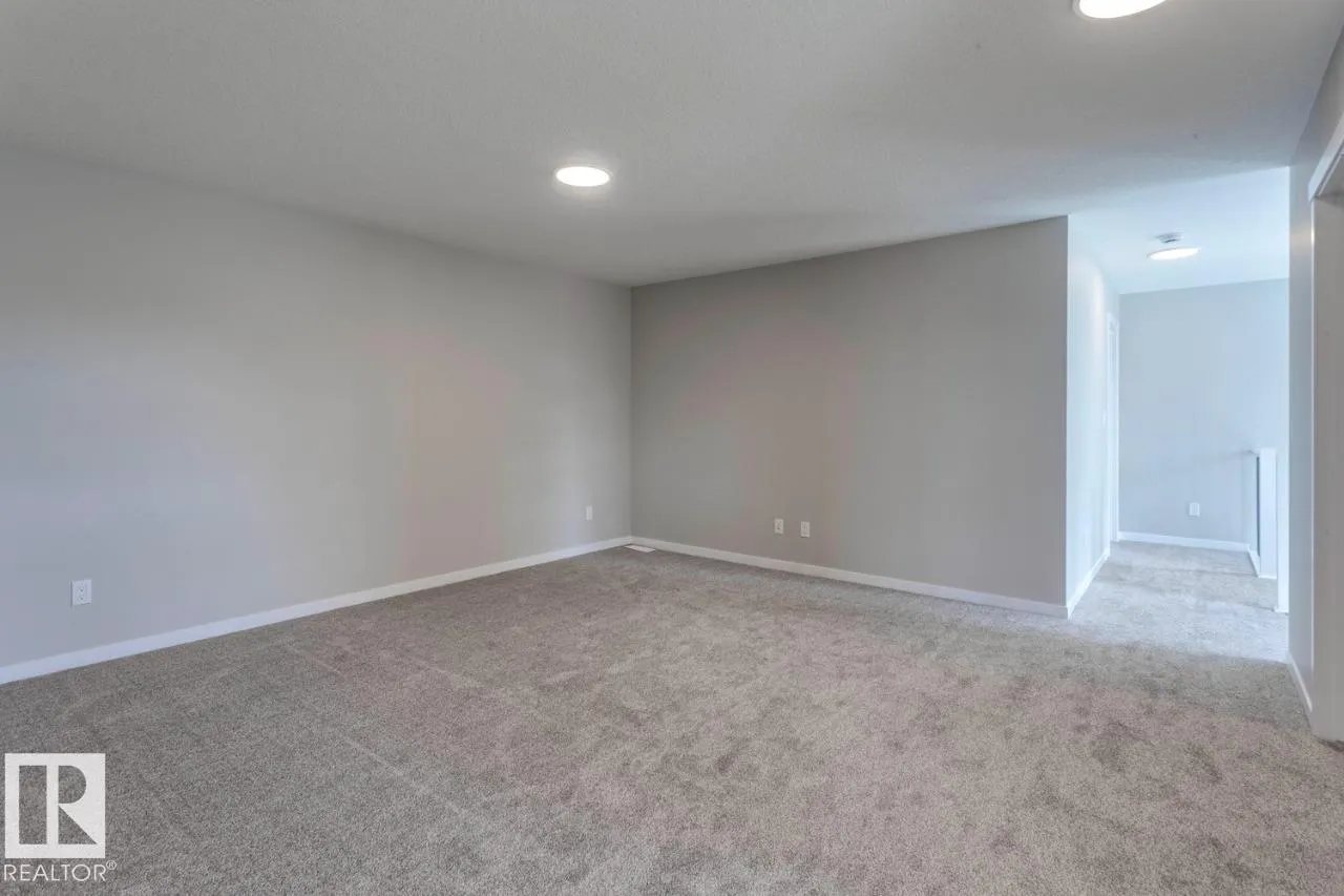 9483 228 ST NW
