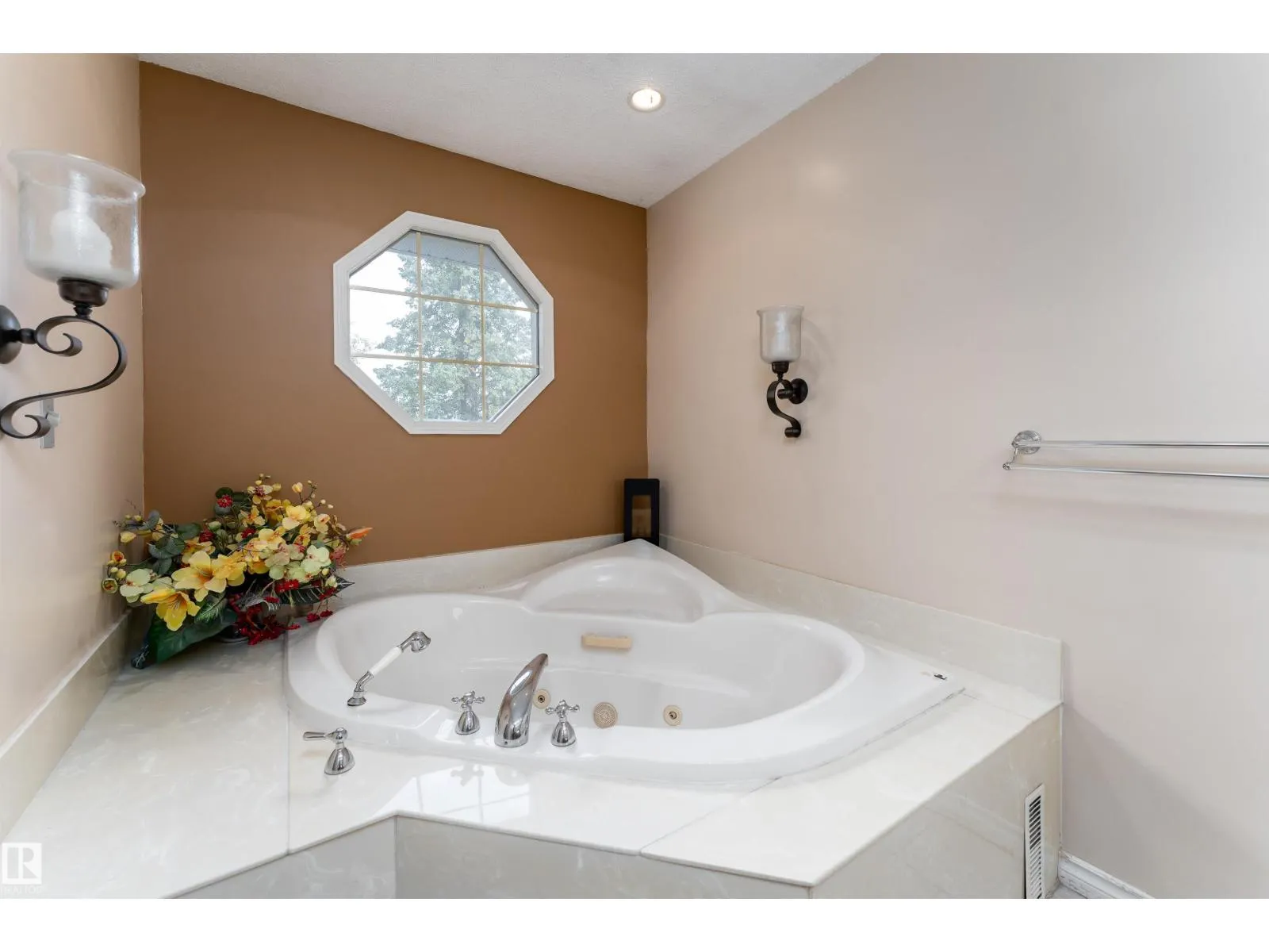 5310 39B AV NW