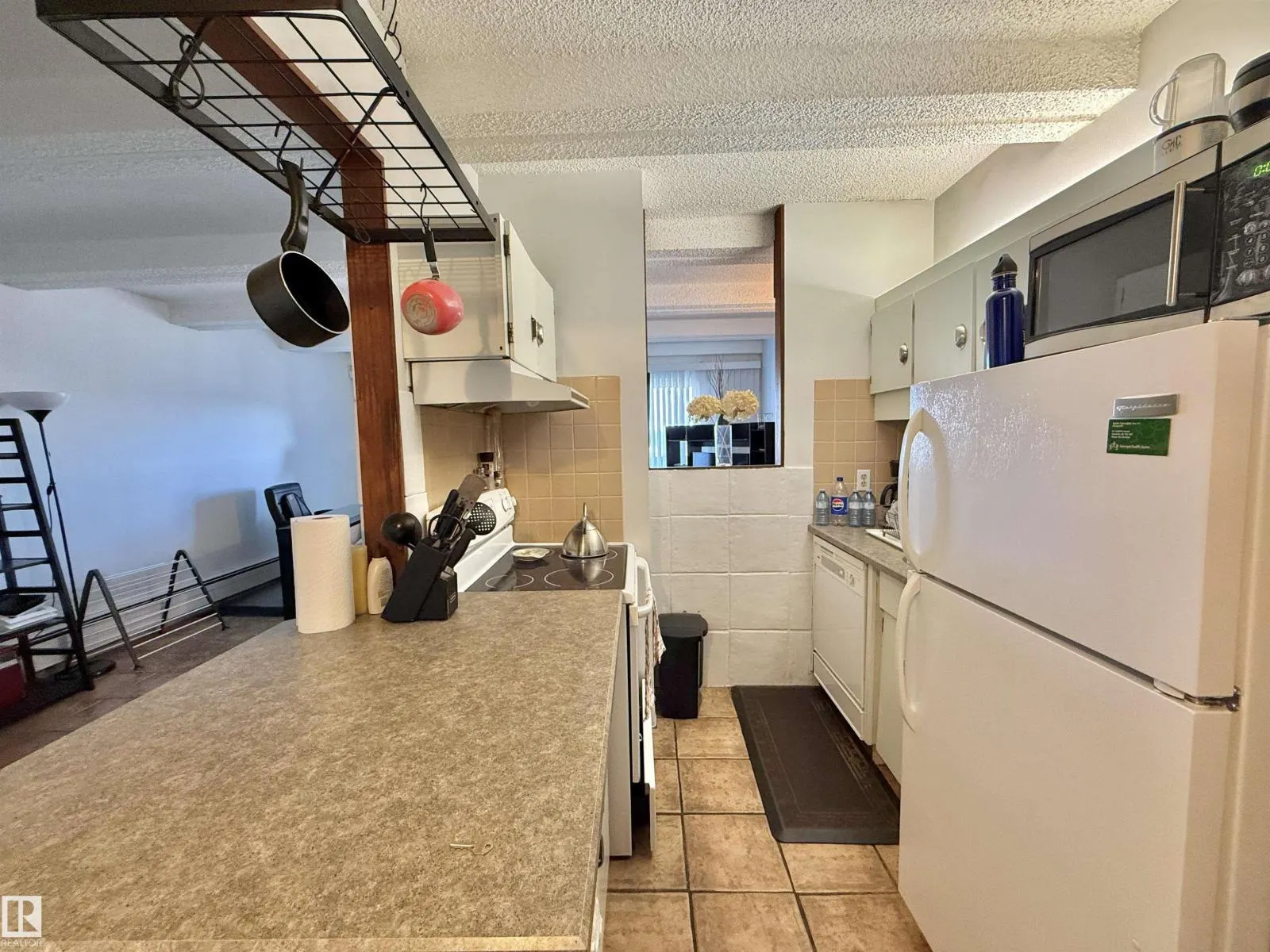 #712 9918 101 ST NW