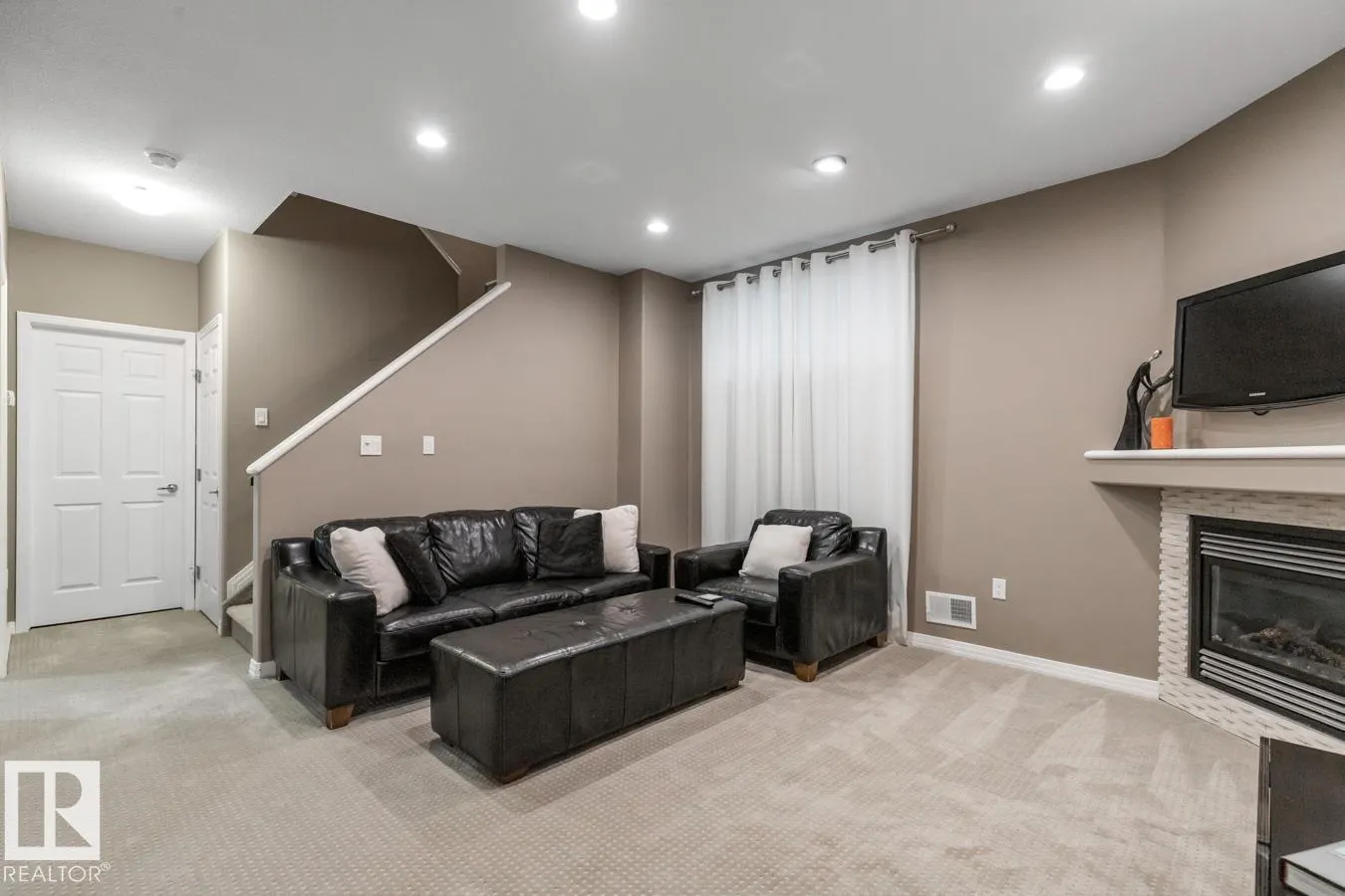 7243 ESSEX WY