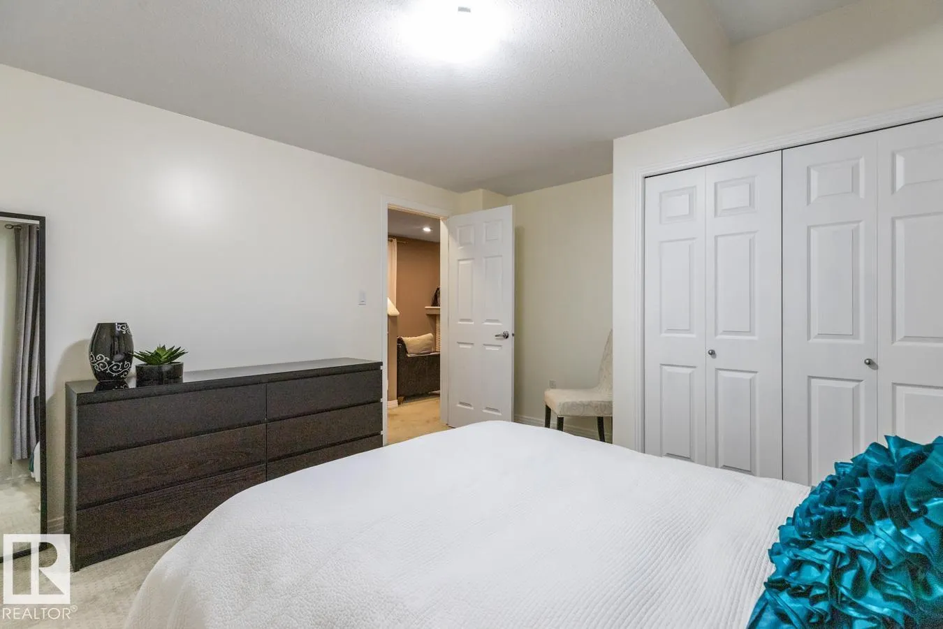 7243 ESSEX WY