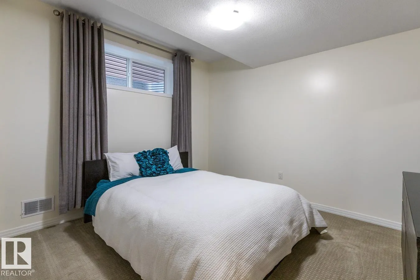 7243 ESSEX WY