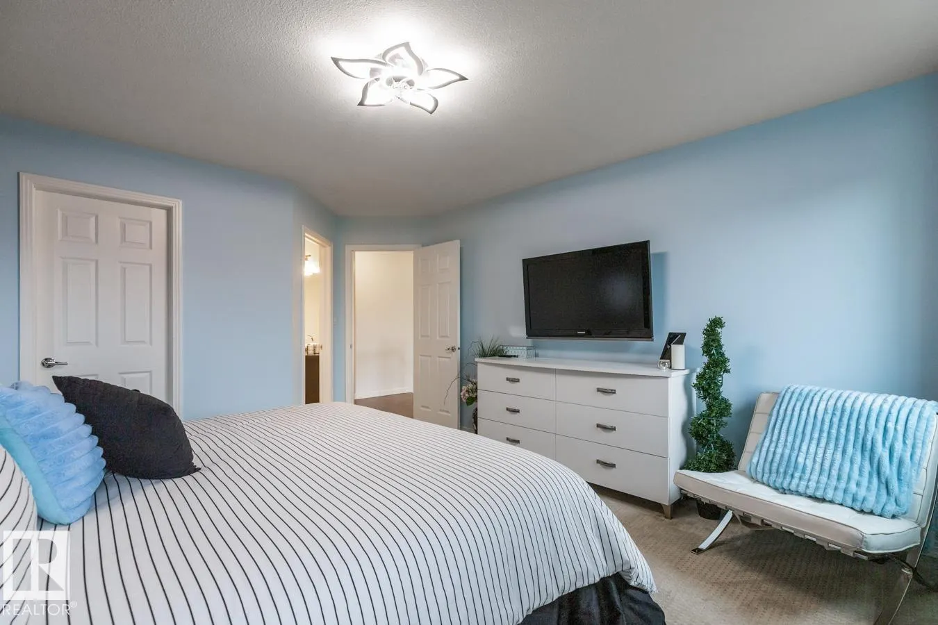 7243 ESSEX WY