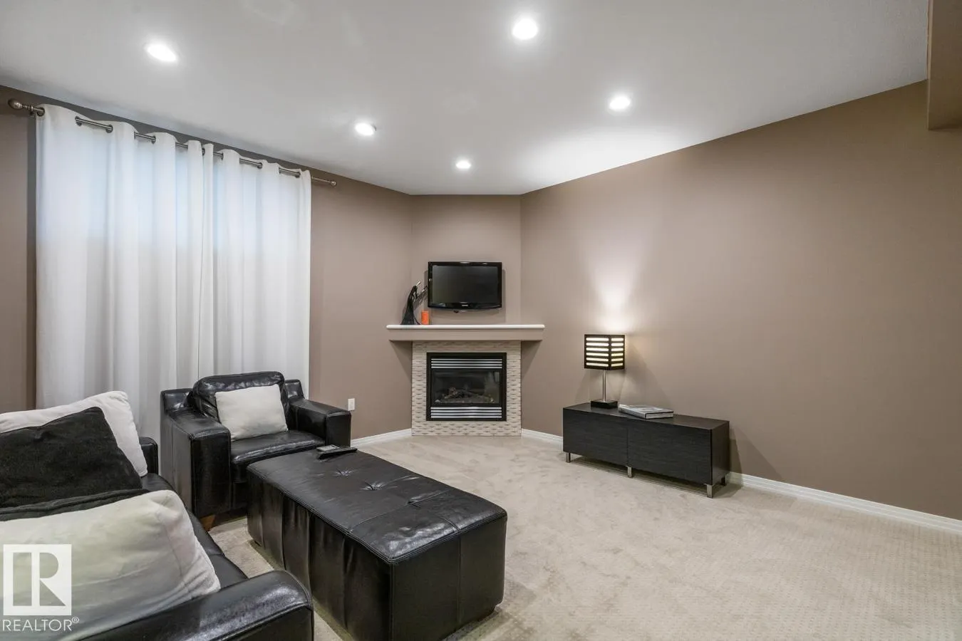 7243 ESSEX WY
