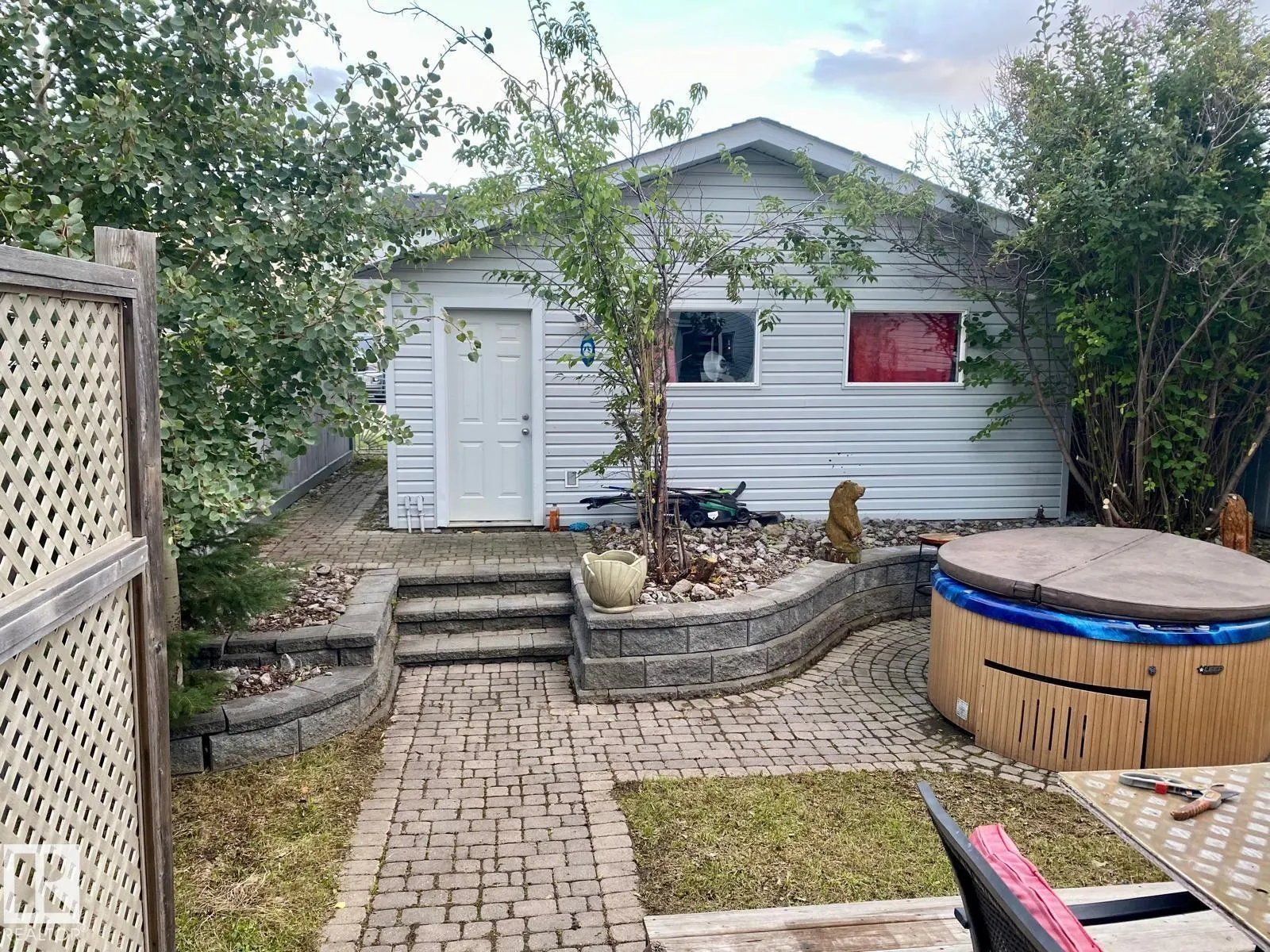 7905 12 AV SW
