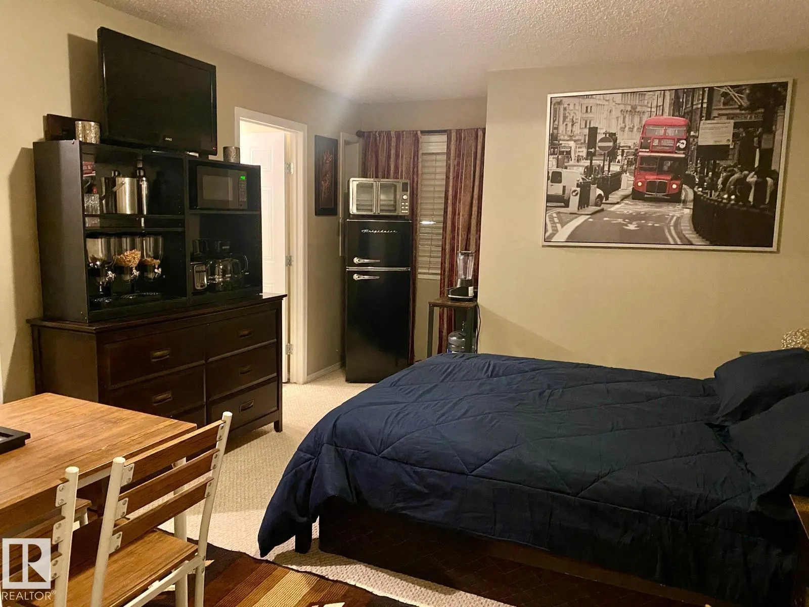 7905 12 AV SW