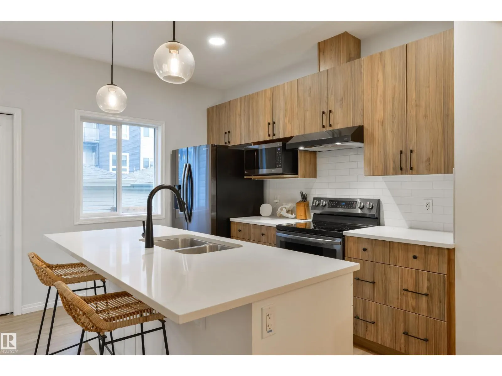 17648 62 ST NW