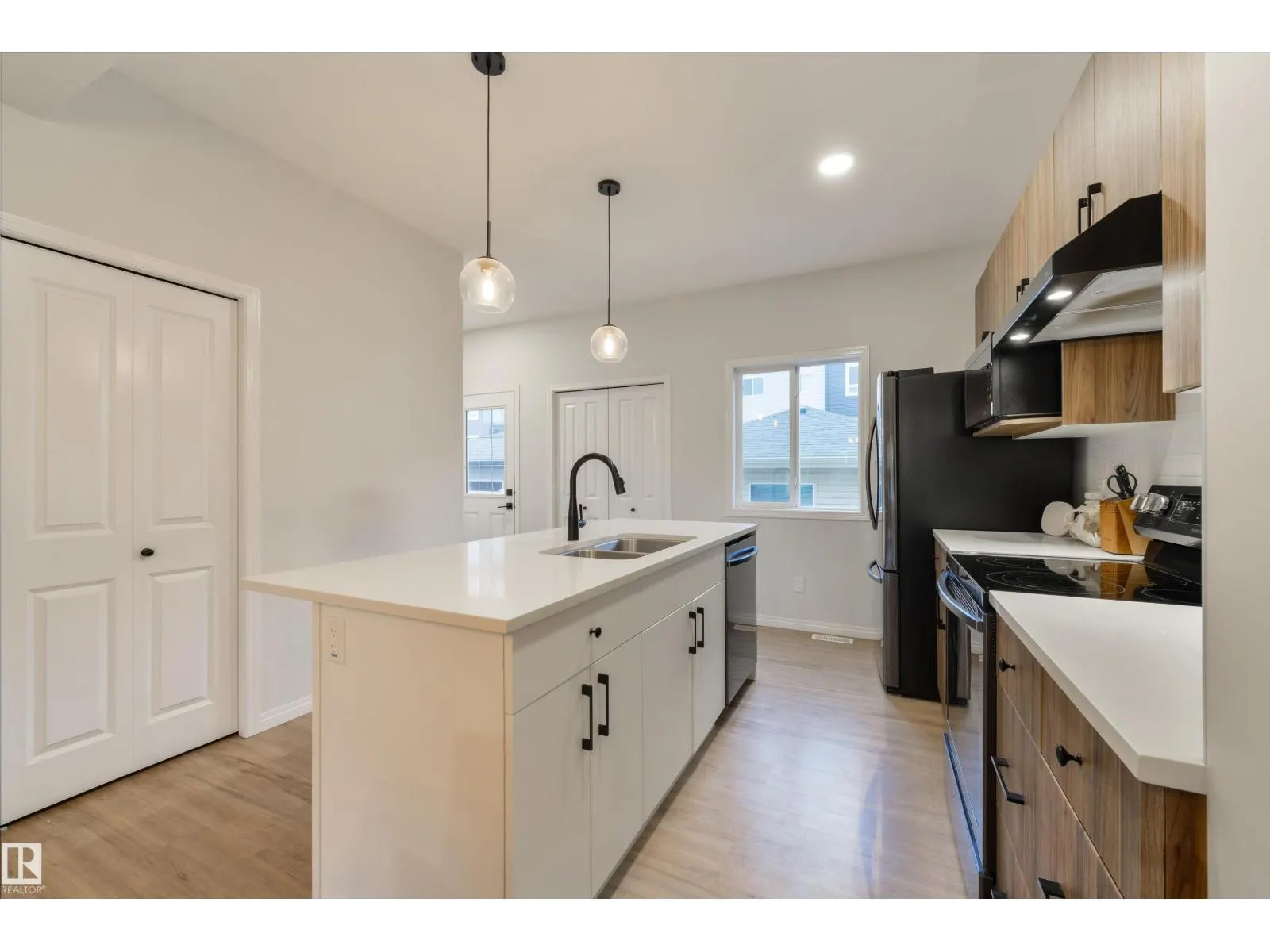 17648 62 ST NW